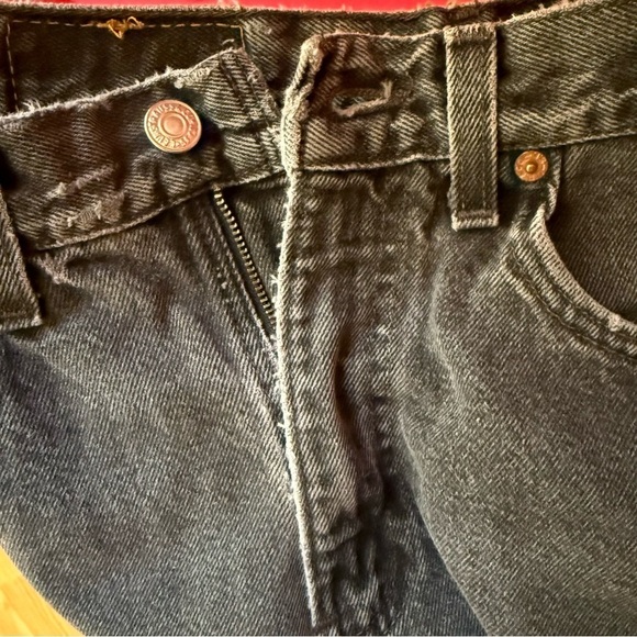 Levi's 550 High Rise Shortie Distressed BlackGray Denim Shorts Waist Size 34 - Picture 6 of 6